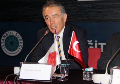 Ahat Andican İYİ Parti Grup Başkanlığı görevini bıraktı