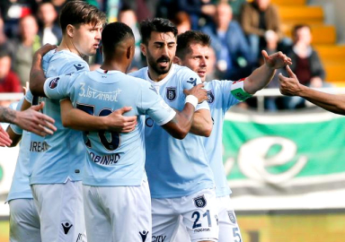 Lider Başakşehir zirvede tek başına! Puan farkı 8'e çıktı