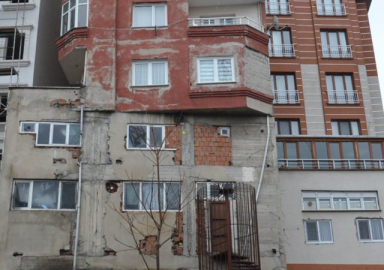 Bağcılar'daki 9 katlı bina şaşırttı!