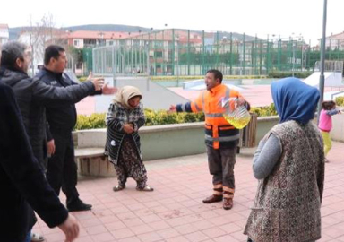 Belediye işçisini kendisini yakmak istedi
