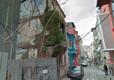 Balat'ta 4 katlı bina çöktü!