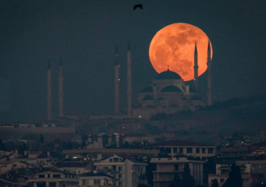 'Süper Ay' yarın tutulacak! Süper Ay nedir? Türkiye'den gözükecek mi?