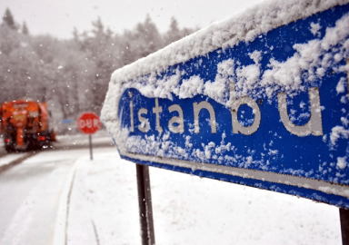 Meteoroloji'den uyarı: Kar yönünü İstanbul'a çevirdi