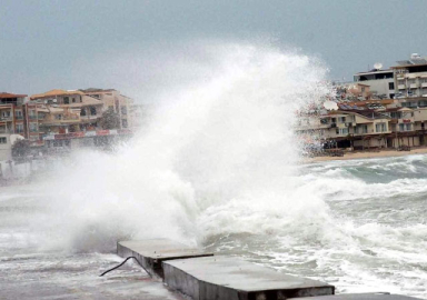 Deniz ulaşımına fırtına engeli!