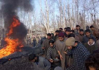 Pakistan Hint uçaklarını vurdu: 3 ölü 1 rehin