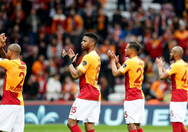 Galatasaray zirve takibini bırakmadı! Derbi öncesi şok...