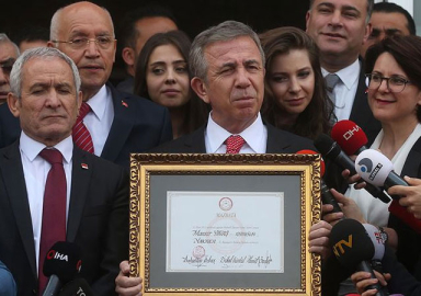Mansur Yavaş resmen Ankara Başkanı oldu! Mazbatasını aldı