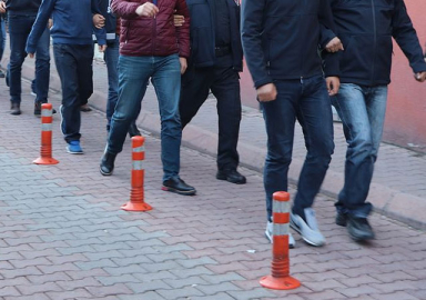 İzmir'de iki ayrı FETÖ operasyonu: 65 kişiye gözaltı kararı