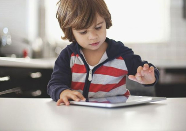 3 yaşındaki çocuk iPad'i 49 yıllığına kitledi