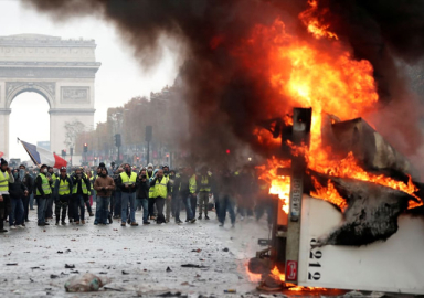 Fransa'da Sarı Yelekler'e gösteri yasağı