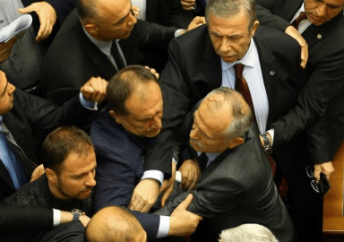 Mansur Yavaş'ın meclis toplantısında kavga çıktı