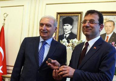 İmamoğlu, mührünü devraldı