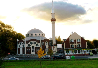 Avrupa’da islamofobik saldırılar sürüyor: Almanya'da camiye saldırı
