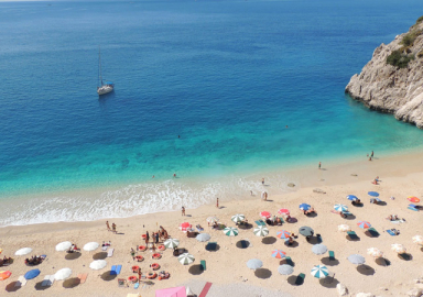 Antalya'da Suriyelilere plaj yasağı