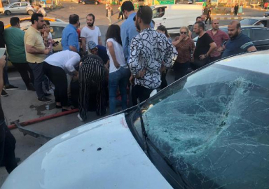 Güngören'de otomobil tramvaya çarptı