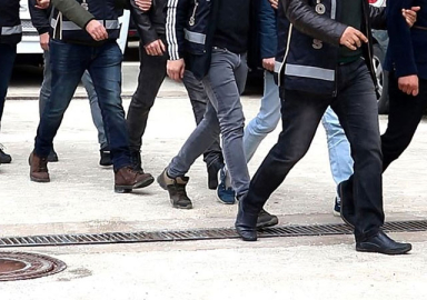 FETÖ operasyonu: 48'i muvazzaf 65 şüpheli hakkında gözaltı kararı