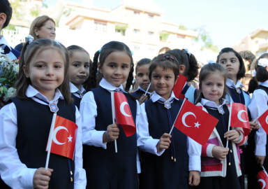 Okula başlama yaş değişikliğini içeren kanun teklifi kabul edildi