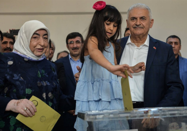 Binali Yıldırım'dan flaş sandık çağrısı