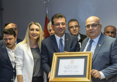 İmamoğlu, Belediye Başkanlığı görevini devraldı