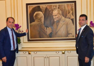 İBB Başkanı'nın odasına Atatürk resmi tekrar asıldı