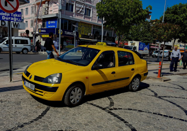 Turistleri dolandıran taksicilere operasyon: 25 gözaltı kararı!