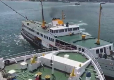 İstanbul Boğazı'nda faciadan dönüldü!