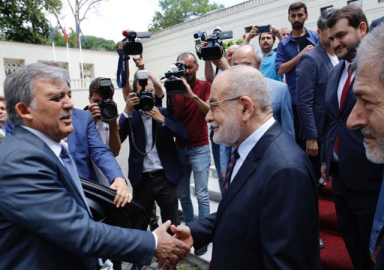 Abdullah Gül D-8 zirvesinde!