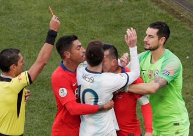 Arjantin Şili maçında olay çıktı: Messi ve Medel atıldı