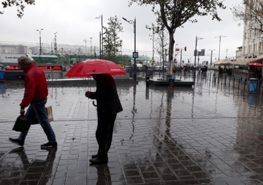 İstanbul Valiliğinden kuvvetli sağanak yağış uyarısı