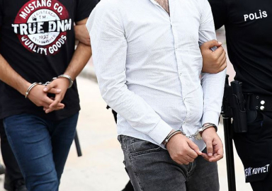 İzmir merkezli 11 ilde FETÖ operasyonu