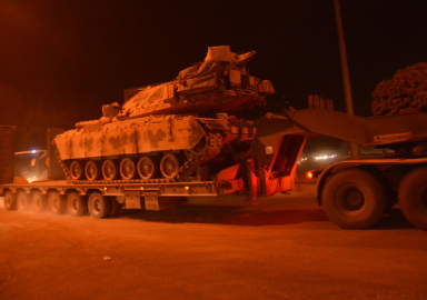 Tel Abyad sınırına askeri sevkiyat