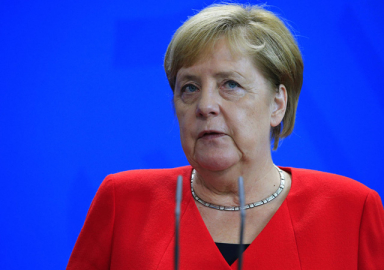 Merkel, Türkiye'ye silah satmayacaklarını açıkladı