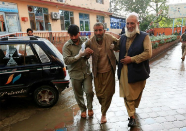 Afganistan'da cuma namazı sırasında camiye saldırı: 62 ölü