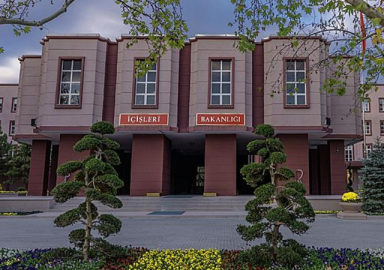 4 belediye başkanı görevden alındı: Terör propagandası ve FETÖ üyeliği