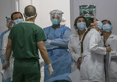 Sağlık kuruluşlarına girişlerde maske zorunluluğu getirildi