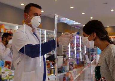 İzmir'de eczanelerden ücretsiz maske dağıtımı başladı