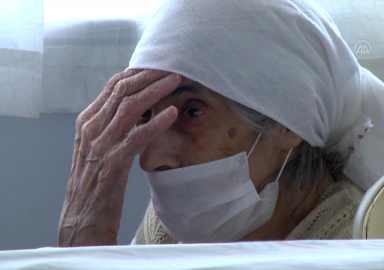 107 yaşında koronavirüsü yendi, alkışlarla uğurlandı