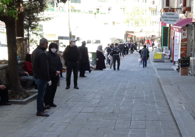 Sokağa çıkma yasağı öncesi yüzlerce metre et kuyruğu