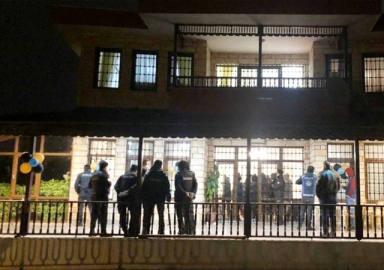 Parti düzenleyen 5 kişiye 3 ay ev hapsi