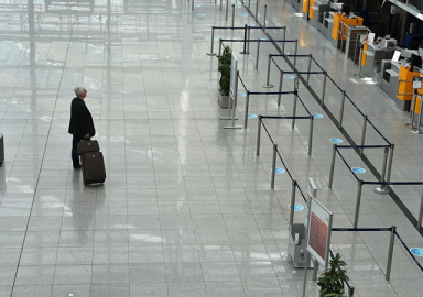 Havalimanında yaşlı kadının bagajından eşinin kemikleri çıktı