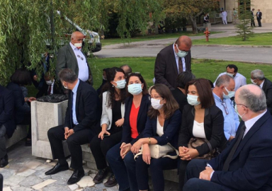 HDP'den Meclis'te oturma eylemi