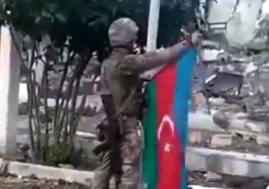 İşgalden kurtarılan Sukavuşan'a Azerbaycan bayrağı dikildi