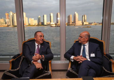 Çavuşoğlu, Yunan mevkidaşı Dendias'la bir araya geldi