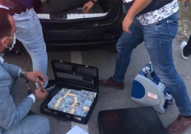 Mersin'de sahte 1 milyon 800 bin dolar ele geçirildi