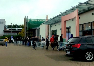 Avrupa'da ikinci dalga korkusu! Stokçular geri geldi