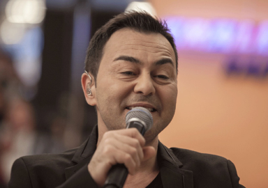 Serdar Ortaç: Azerbaycan için gerekirse askere giderim