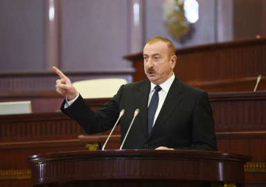 Aliyev: Ateşkes isteyenler Ermenistan'a silahlar gönderiyor, listesi bende var
