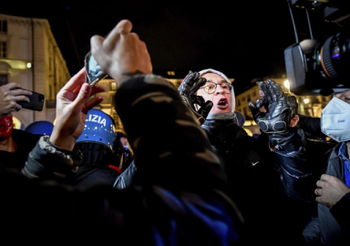 İtalya'da koronavirüs tedbirleri protesto edildi