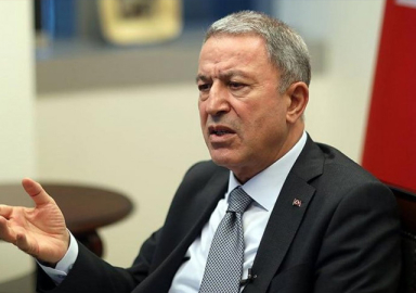 Akar: Charlie Hebdo dergisinin yayını terörün mizah halidir