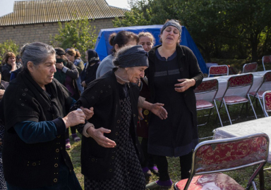 Ermenistan'ın saldırısında ölen Azerbaycanlı siviller toprağa verildi